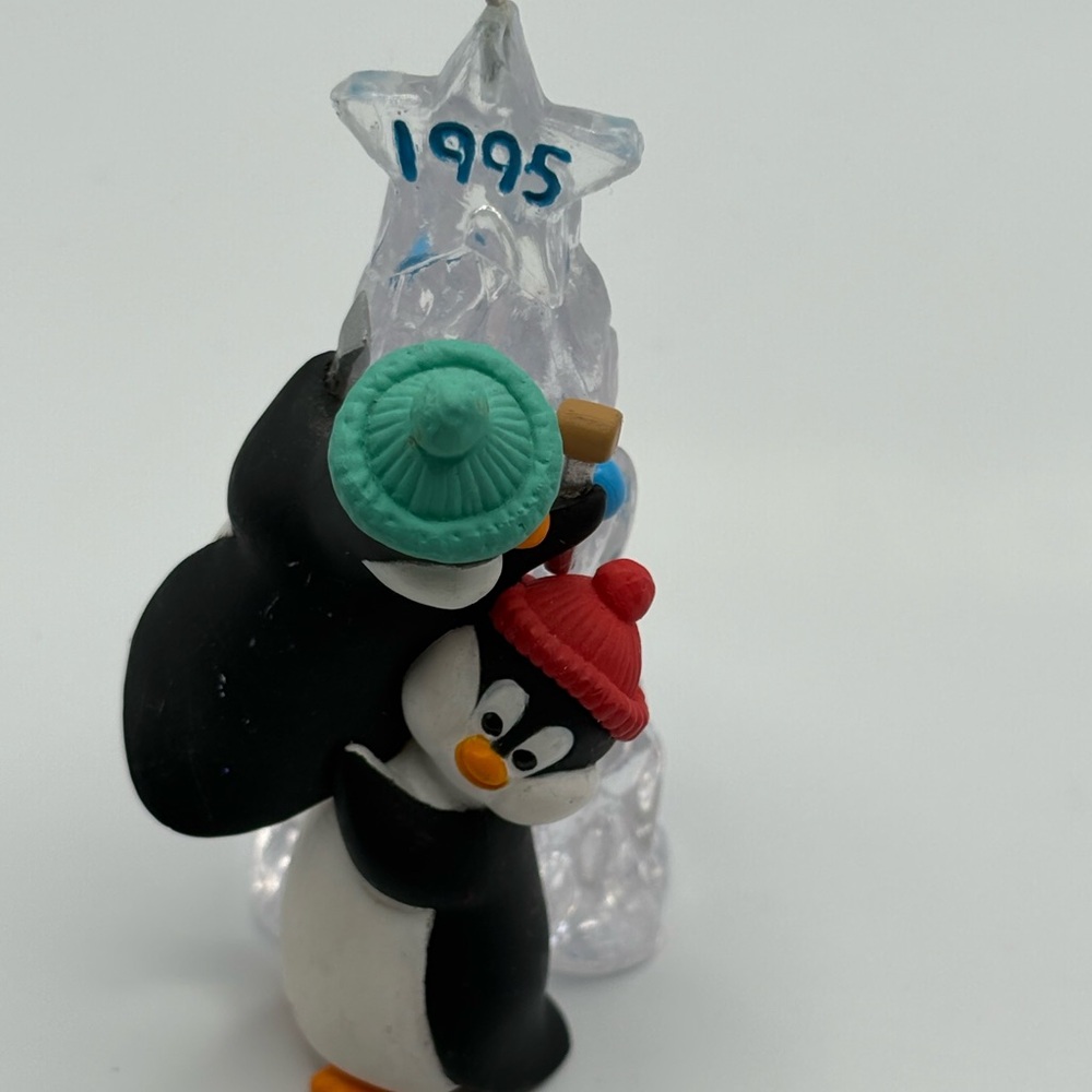 VTG  1995 Hallmark Keepsake Ornament "Friendly Boost" Penguins ClearTree NO BOX